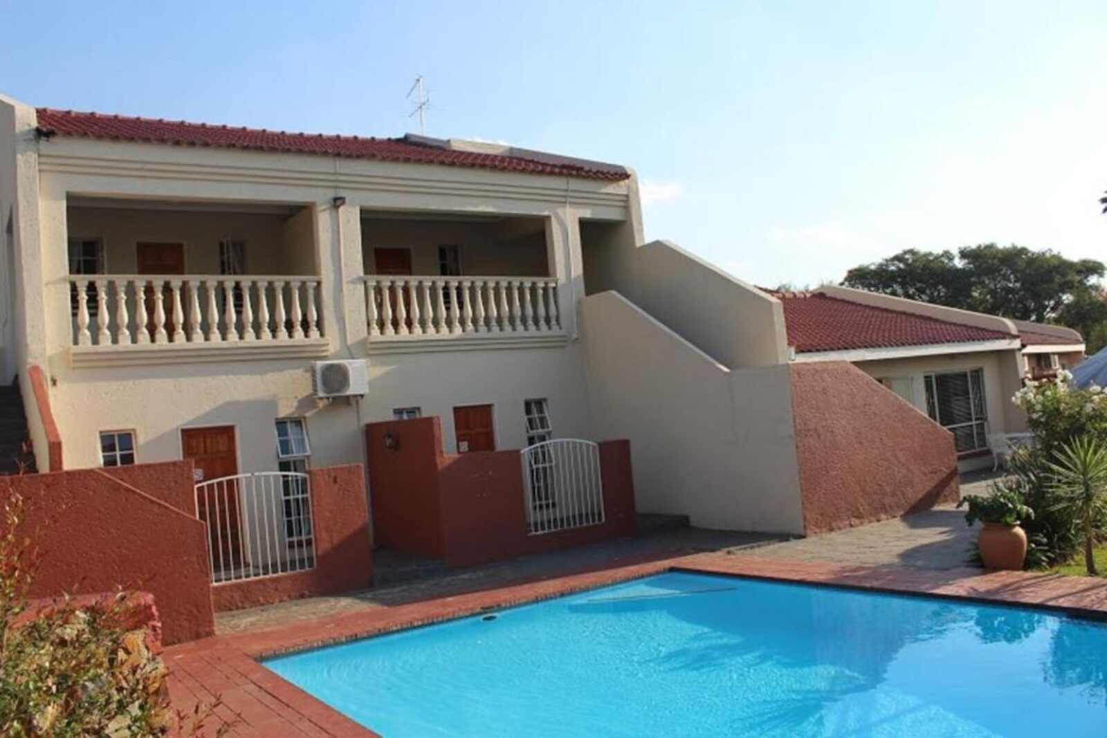 Flamboyant Guest Lodge - Sandton, Johannesburg